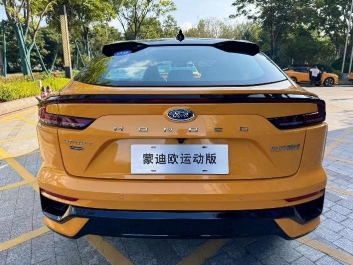 未来汽车先行者大会举行懂车帝发布汽车八大人群新能源用车报告